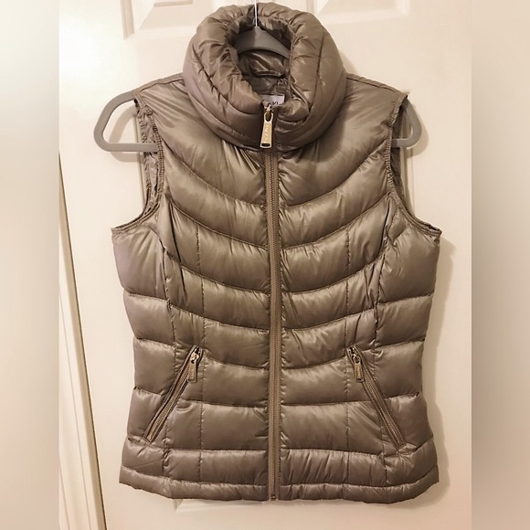 Calvin Klein Jackets & Blazers - 🆕🔥CALVIN KLEIN GORGEOUS COLORED&SUPER COMFY DOWNS SLEEVELESS PUFFER JACKET!!!!